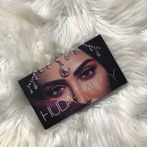 Huda Beauty Desert Dusk pallete